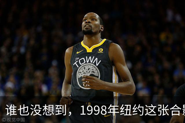 谁也没想到，1998年纽约这张合影，竟埋下命运伏笔：52岁的特朗普，身旁是28岁的梅拉尼娅